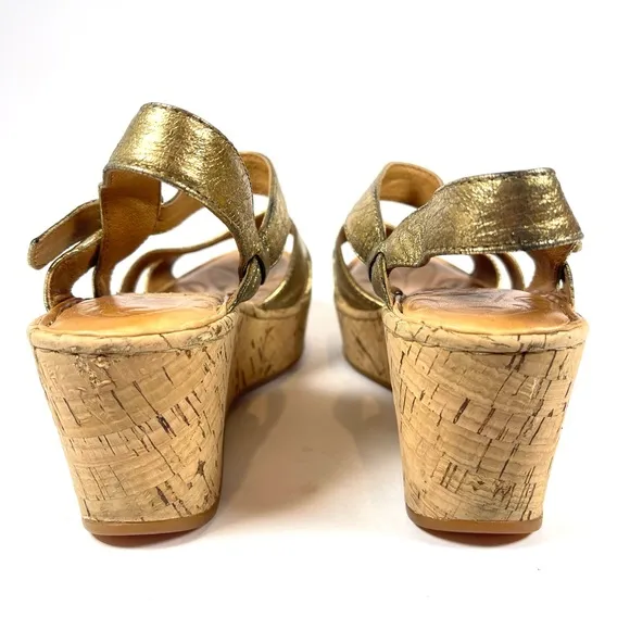 Born Women’s Metallic Gold Platform Sandals with Textured Straps Size 7