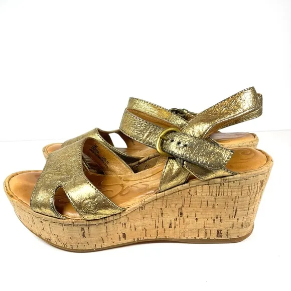 Born Women’s Metallic Gold Platform Sandals with Textured Straps Size 7