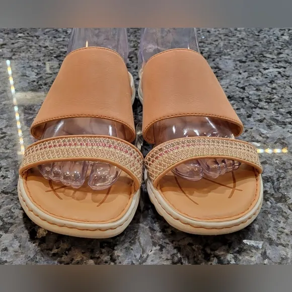 BORN Women's Shore Sandal - tan strappy flat shoe (US Shoe Size 10)*
