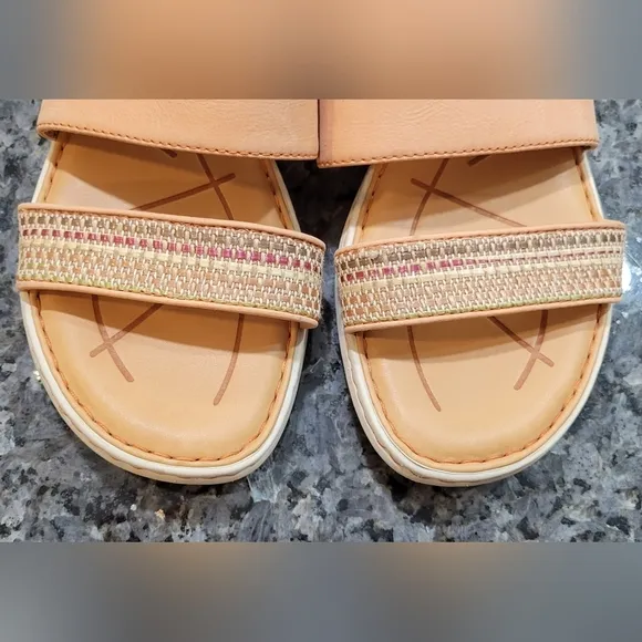 BORN Women's Shore Sandal - tan strappy flat shoe (US Shoe Size 10)*