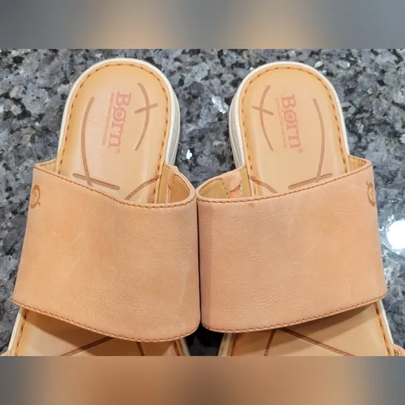 BORN Women's Shore Sandal - tan strappy flat shoe (US Shoe Size 10)*
