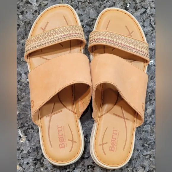 BORN Women's Shore Sandal - tan strappy flat shoe (US Shoe Size 10)*