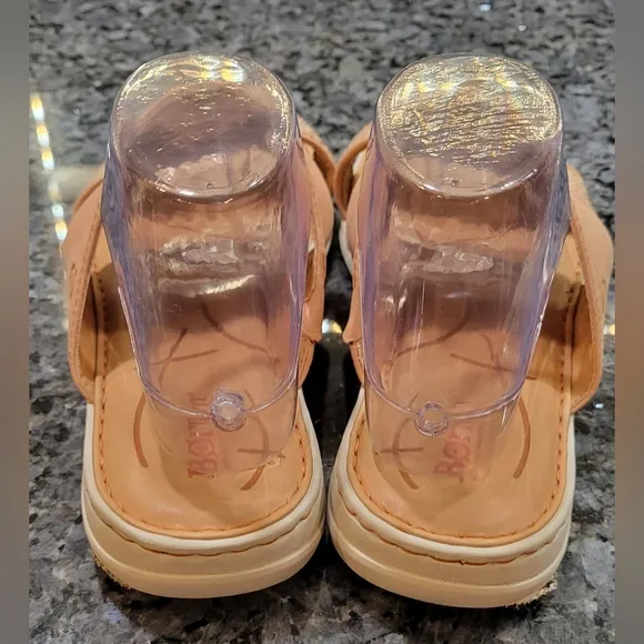 BORN Women's Shore Sandal - tan strappy flat shoe (US Shoe Size 10)*