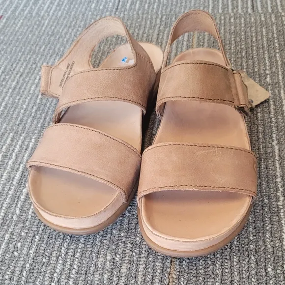 Born Women's Tan Sandals