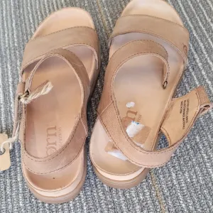 Born Women's Tan Sandals