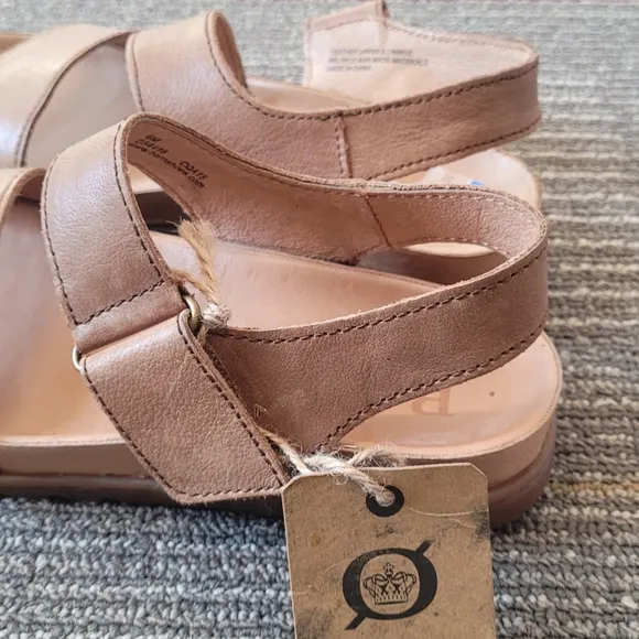 Born Women's Tan Sandals