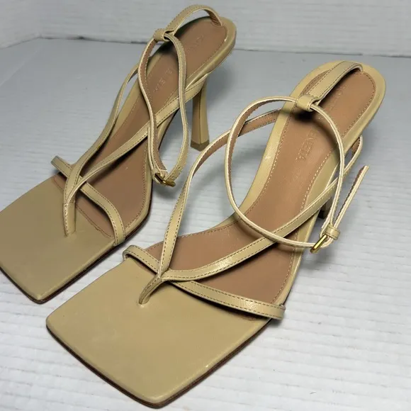 Bottega Veneta Stretch Lounge  Napa Cane Sugar  Sandals.  Size 36