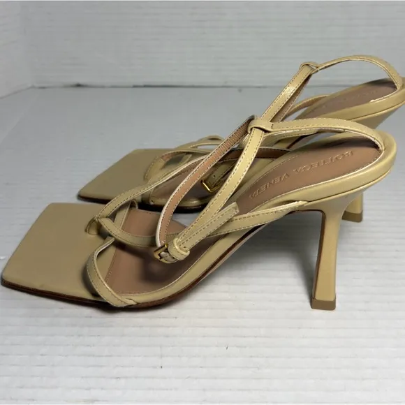 Bottega Veneta Stretch Lounge  Napa Cane Sugar  Sandals.  Size 36