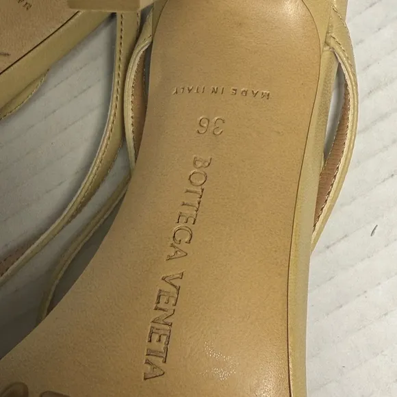 Bottega Veneta Stretch Lounge  Napa Cane Sugar  Sandals.  Size 36