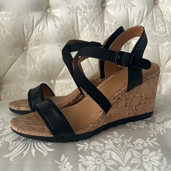 Brand New Hush Puppies Genuine Leather Black Cork Wedge Sandals Cross Strap