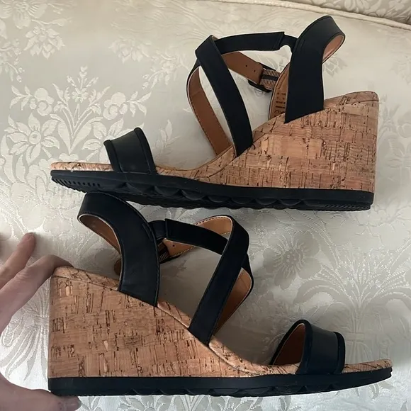 Brand New Hush Puppies Genuine Leather Black Cork Wedge Sandals Cross Strap
