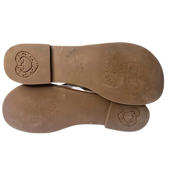 BRIGHTON Alice White Leather Sandals Silver Medallion Size 8.5