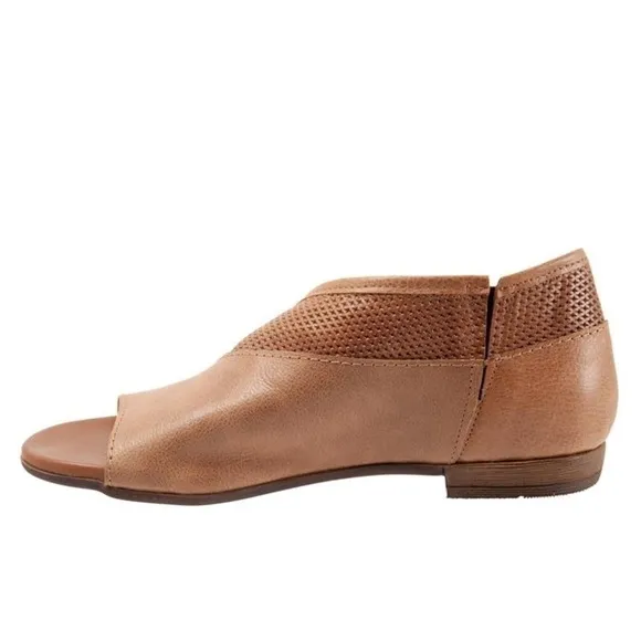 Bueno Tahiti Half d’Orsay Leather Sandals