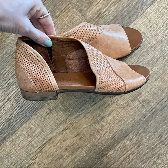Bueno Tahiti Half d’Orsay Leather Sandals