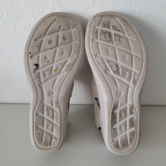 Bzees Stellar Wedge Sandals Womens Size 11 Beige Stretch Fabric Upper