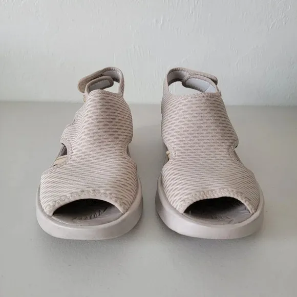 Bzees Stellar Wedge Sandals Womens Size 11 Beige Stretch Fabric Upper