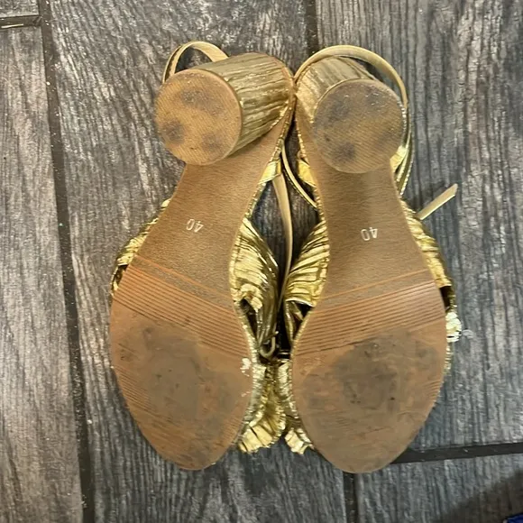 Camellia bow-embellished lamé sandals