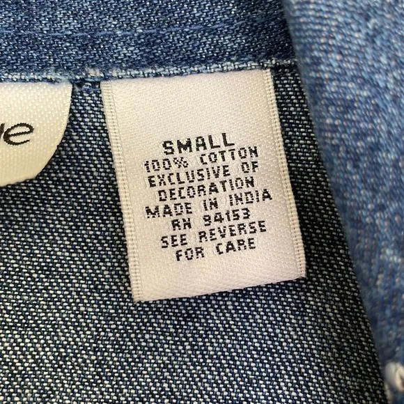CCO PRICE DROP 🔥🔥 Unique Denim Blue Jeans Jacket Size Small/ Medium
