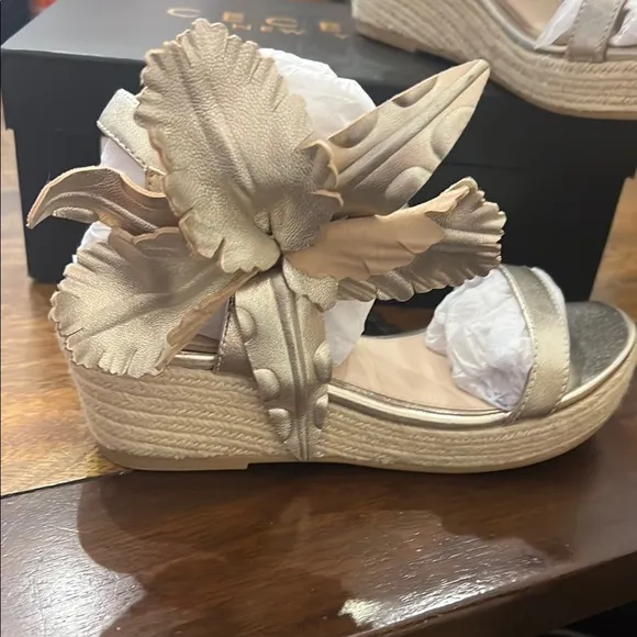 Cecelia New York Girl’s Lily Gold Wedge Sandals Sz 3