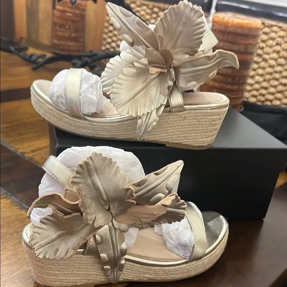 Cecelia New York Girl’s Lily Gold Wedge Sandals Sz 3