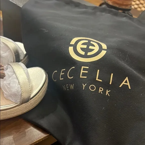 Cecelia New York Girl’s Lily Gold Wedge Sandals Sz 3
