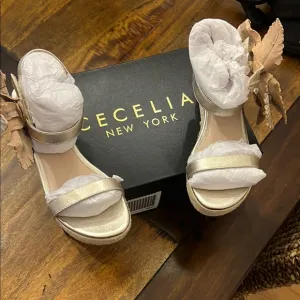 Cecelia New York Girl’s Lily Gold Wedge Sandals Sz 3