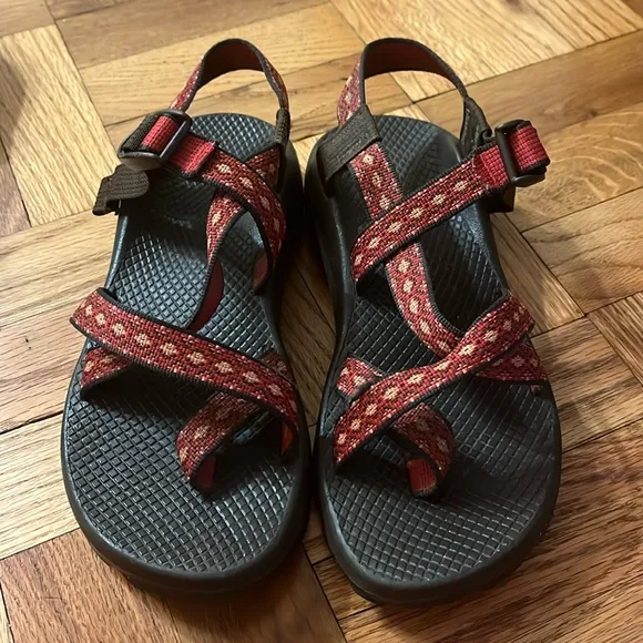 Chaco Hiking/Walking Red Strapped Sandals with Toe Strap Womens US 8