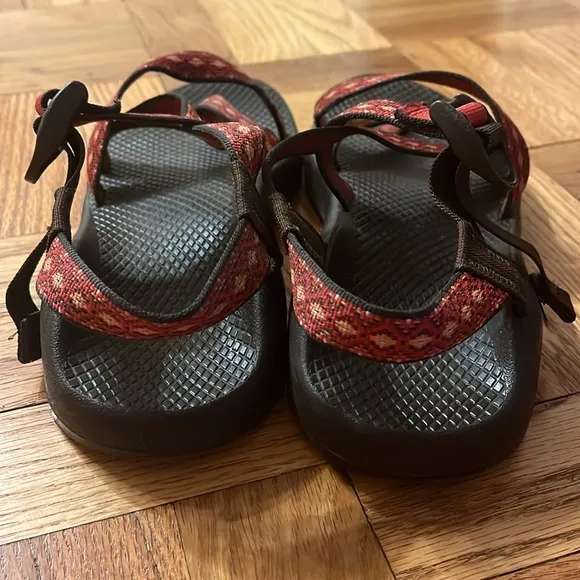 Chaco Hiking/Walking Red Strapped Sandals with Toe Strap Womens US 8