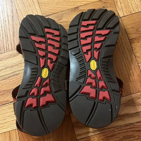 Chaco Hiking/Walking Red Strapped Sandals with Toe Strap Womens US 8