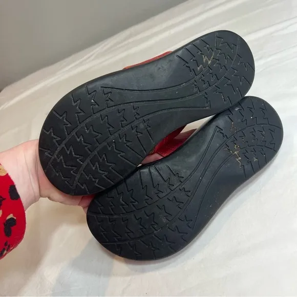 Chaco Red Leather toe loop Sandals size 7