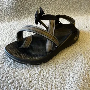 Chaco Sandals Mens 9 Black Stripe Adjustable Strap Hiking Outdoor Walking Travel
