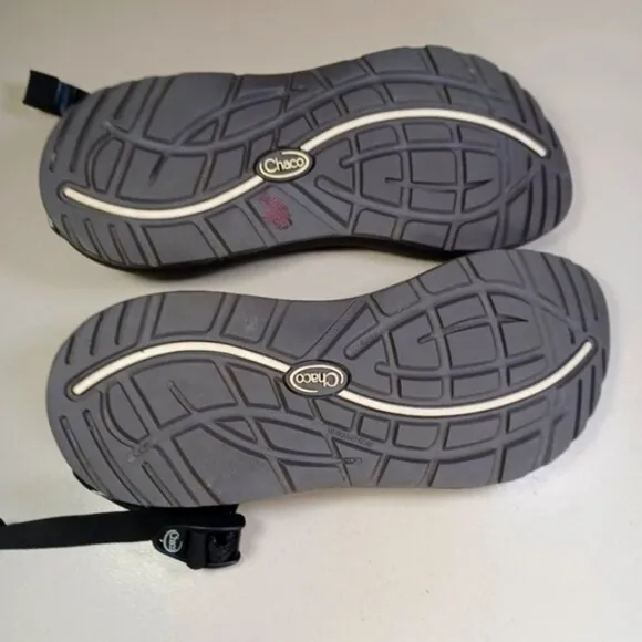 Chaco womens black an white strappy slingback hiking sandals 8 M EUC