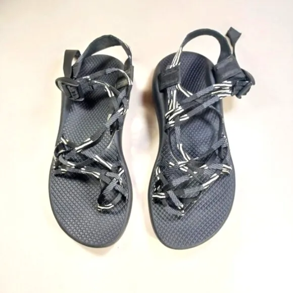 Chaco womens black an white strappy slingback hiking sandals 8 M EUC