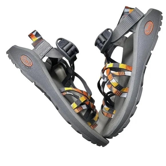 CHACO WOMENS Z/CLOUD X2 PUZZLE POPPY DOUBLE STRAP SANDALS. Size 8