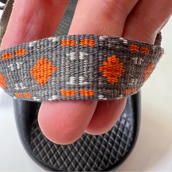 CHACO ZX/2 GRAY ORANGE TOE SPORTS SANDALS SIZE 9 EUC