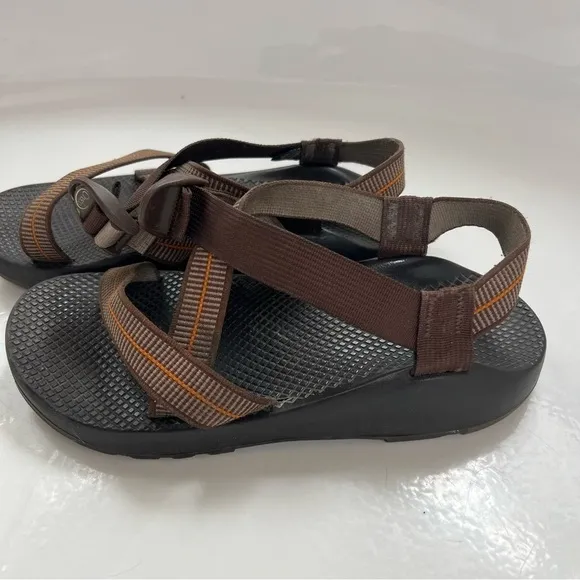 CHACOS Mens Size 9 Brown Orange Vibram Bottom Summer Hiking Water Sports Sandals