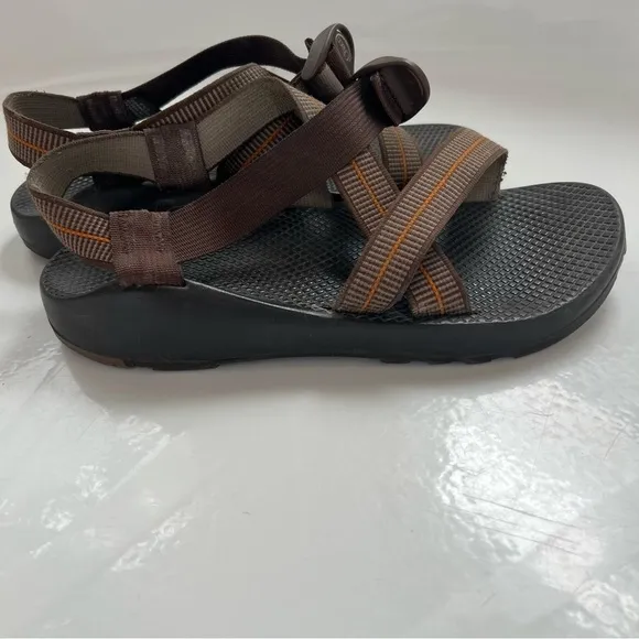 CHACOS Mens Size 9 Brown Orange Vibram Bottom Summer Hiking Water Sports Sandals