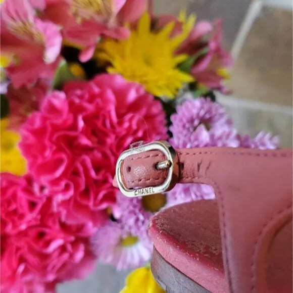 Chanel Pink Quilted Leather Thong Sandals (35)
