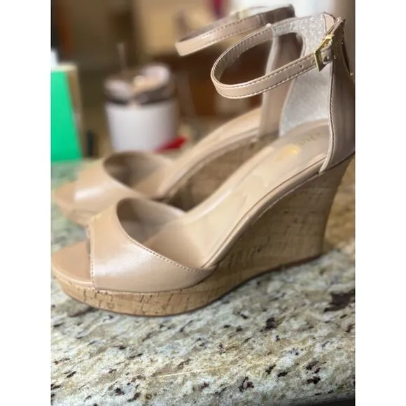 Charles by Charles David Lois Platform Wedge Sandal Beige Size 9