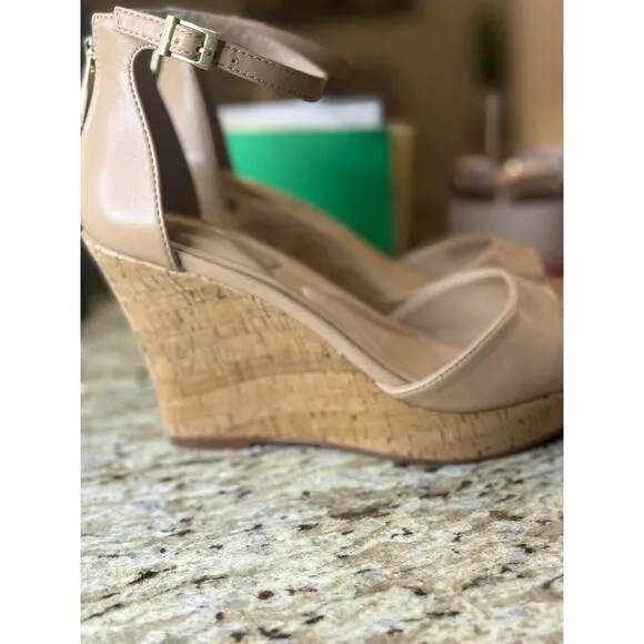 Charles by Charles David Lois Platform Wedge Sandal Beige Size 9