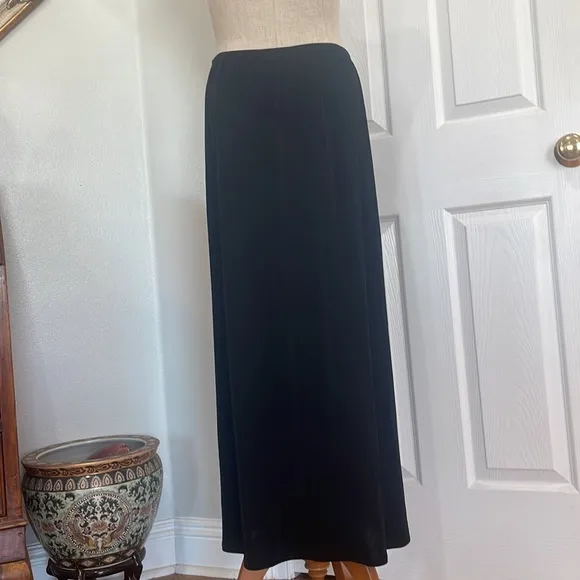 Chicos travelers maxi skirt black knit stretch elastic waist women’s size 1 M 8