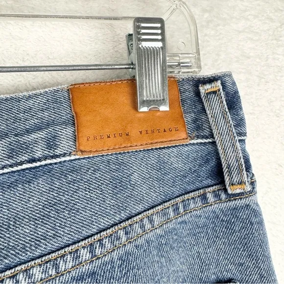 Citizens of Humanity Emery Crop Distressed Relaxed Straight In Heatwave Wash 28