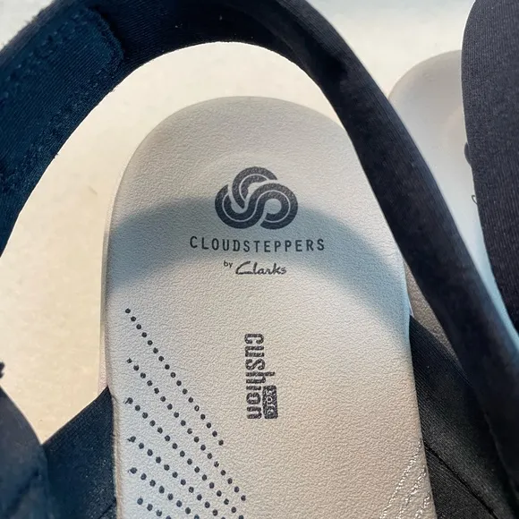 Clarks Cloud Steppers Sandals NWOT
