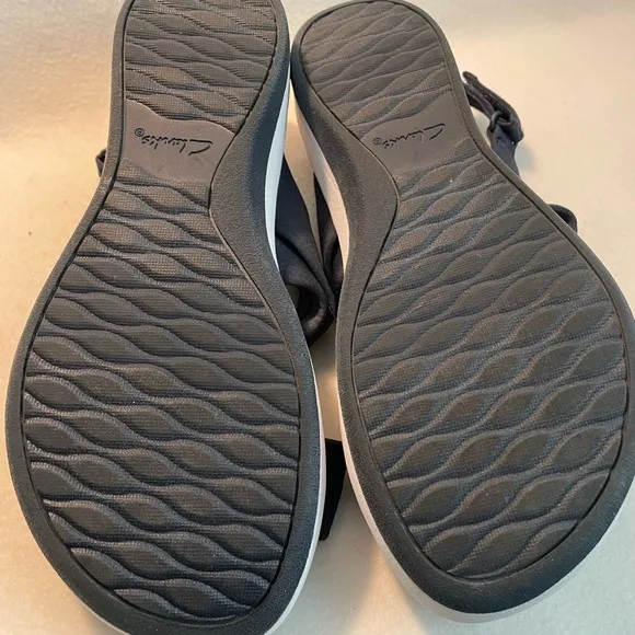 Clarks Cloud Steppers Sandals NWOT