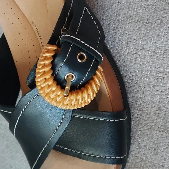 Clarks Collection Women's Leather Reileigh Bay CrissCross  Sandals Sz-7.5 NWOT