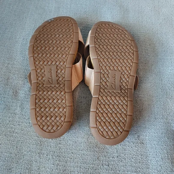 Clarks Collection Women's Leather Reileigh CrissCross Strap Sandals Sz-7.5 NWOT