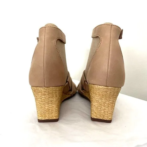 Clarks Kyara Joy Wedge Sandal 8.5 New in Box