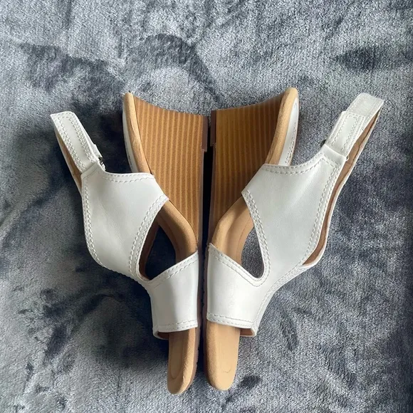 Clarks Kyarra Aster Wedge Sandal Size US 7.5M White Slingback Comfort