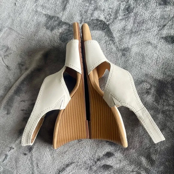 Clarks Kyarra Aster Wedge Sandal Size US 7.5M White Slingback Comfort