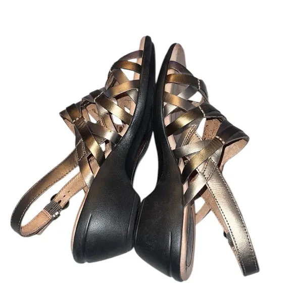 Clarks Leather Gold Metallic Strappy Sandals Size 9 W